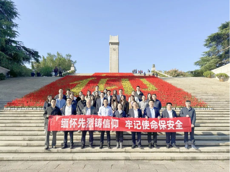 緬懷先烈鑄信仰，牢記使命保安全——江遠(yuǎn)散貨公司黨支部與南京人保營業(yè)部黨支部開展結(jié)對(duì)共建活動(dòng)
