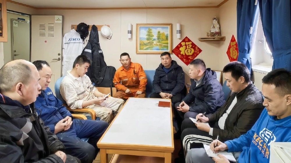 共筑安全防線，傳遞新春溫暖—— 江蘇遠洋所屬散貨公司對“江遠永州”輪開展安全檢查與春節(jié)慰問活動