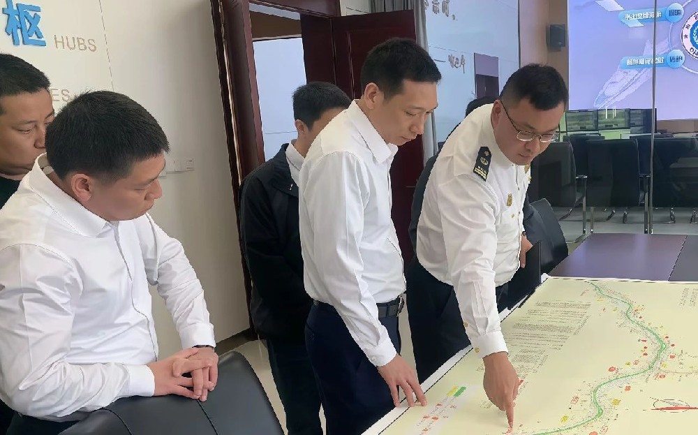 江蘇遠洋所屬散貨公司赴南京海事局指揮中心參觀學(xué)習(xí)