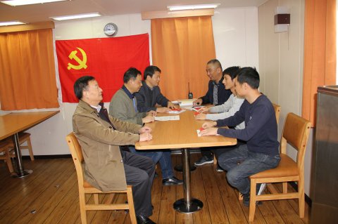 江蘇遠(yuǎn)洋推進(jìn)支部建在船上工作