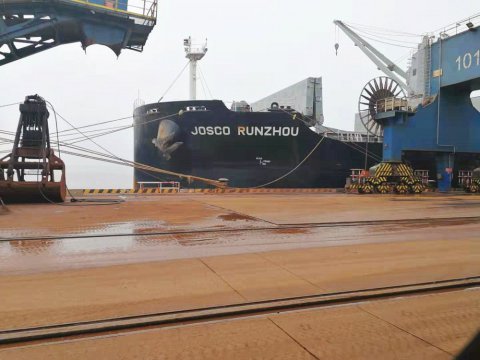 公司領(lǐng)導(dǎo)上潤(rùn)州輪檢查工作并慰問船員