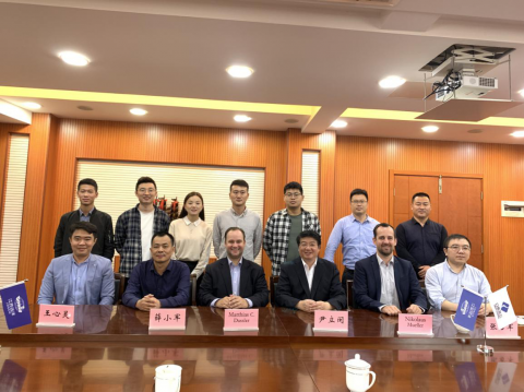 Peter ?Doehle?Schiffahrts-KG總經(jīng)理一行來(lái)江蘇遠(yuǎn)洋進(jìn)行合作交流洽談