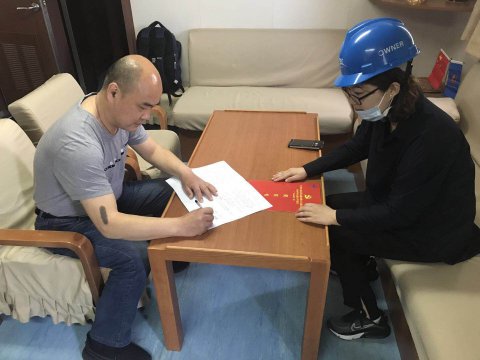 落實全面從嚴治黨 壓實黨建工作責(zé)任 ——紀檢監(jiān)察室赴“江遠錦州”輪開展廉潔課堂