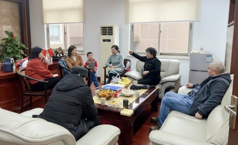 江蘇遠(yuǎn)洋船員、家屬齊聚服務(wù)站——其樂融融話新年，心里牽掛“敬業(yè)的你”